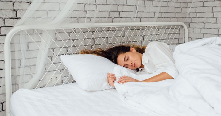 20 Science-Backed Methods to Fall Asleep Naturally & Shortly